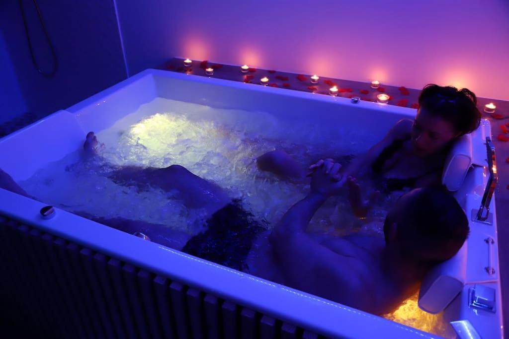 Love Room Unique - Sauna / Jacuzzi Charleville-Mézières Exteriér fotografie